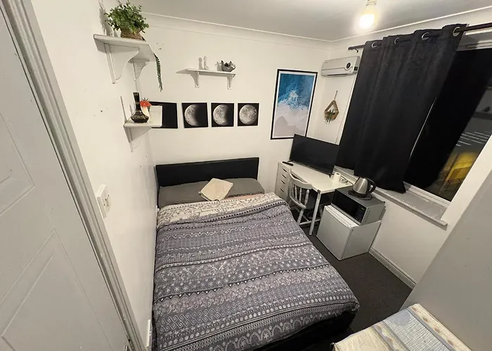 Double Room In A Cozy Shared Apartment, Custom House Harbour Apartments Dublin